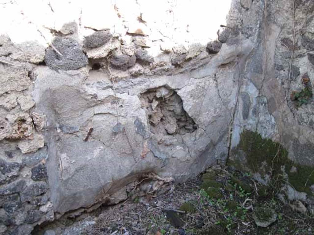 I.2.17 Pompeii. September 2010. Room 6, south-east corner with detail of bed recess or niche. Photo courtesy of Drew Baker.
