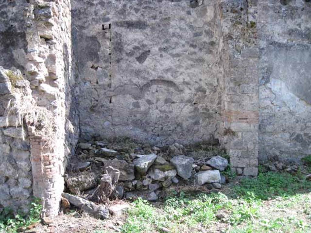 I.2.24 Pompeii. September 2010. South wall of small room in south-west corner of peristyle. Photo courtesy of Drew Baker.
