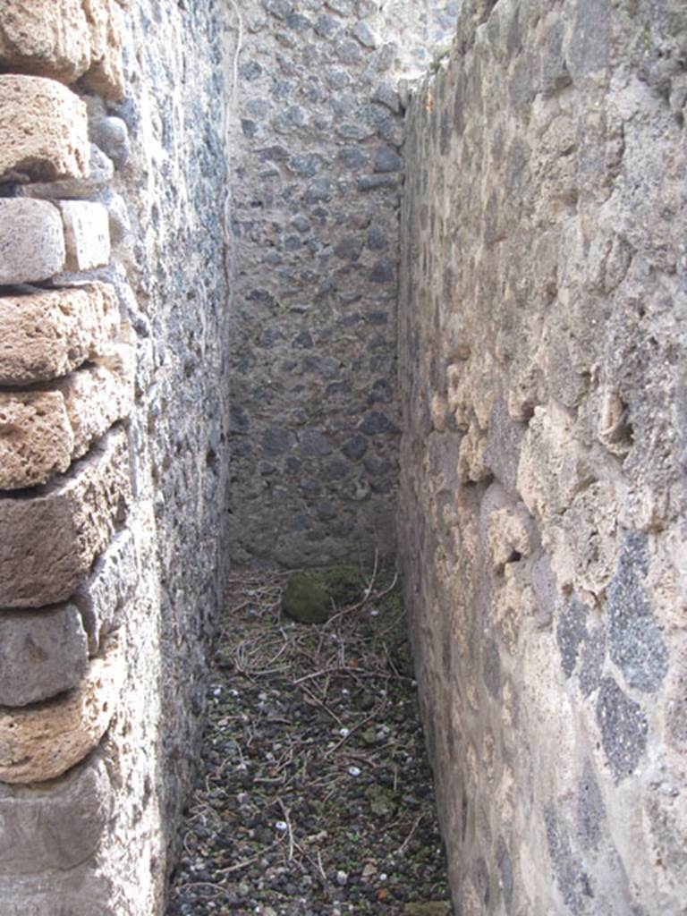 I.3.3 Pompeii. September 2010. Looking south along narrow dead end corridor. Photo courtesy of Drew Baker.