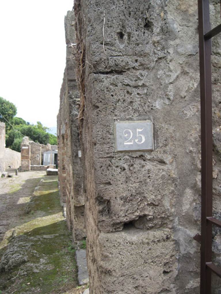 I.3.25 Pompeii. September 2010. ID number plate on south wall of entrance. Photo courtesy of Drew Baker.