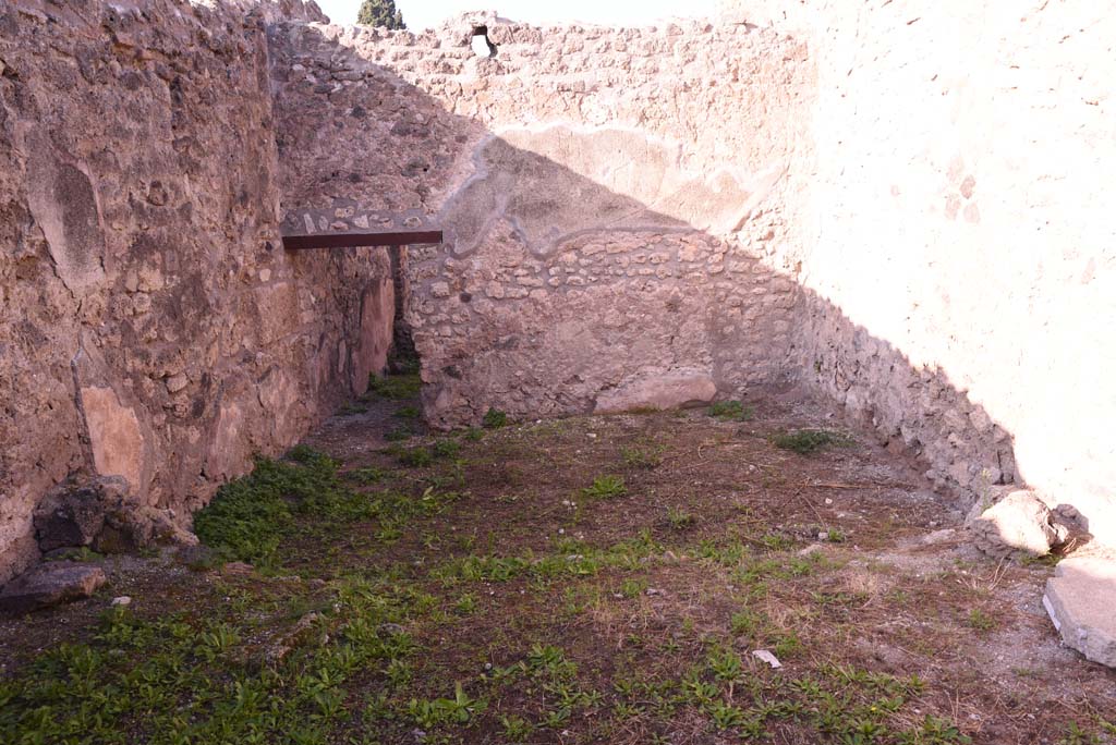I.4.11 Pompeii. October 2019. Looking west from garden area, into a rear room with doorway to other rear room.
Foto Tobias Busen, ERC Grant 681269 DÉCOR.

