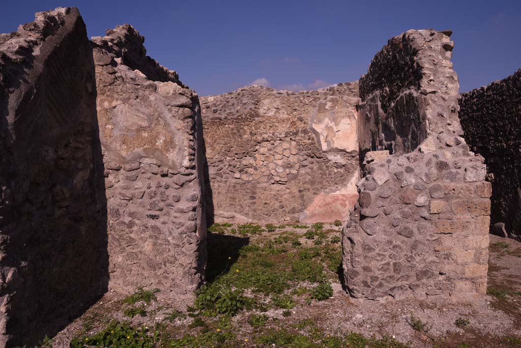 I.4.22 Pompeii. October 2019. Doorway to room c, in north-west corner of atrium.
Foto Tobias Busen, ERC Grant 681269 DCOR.
