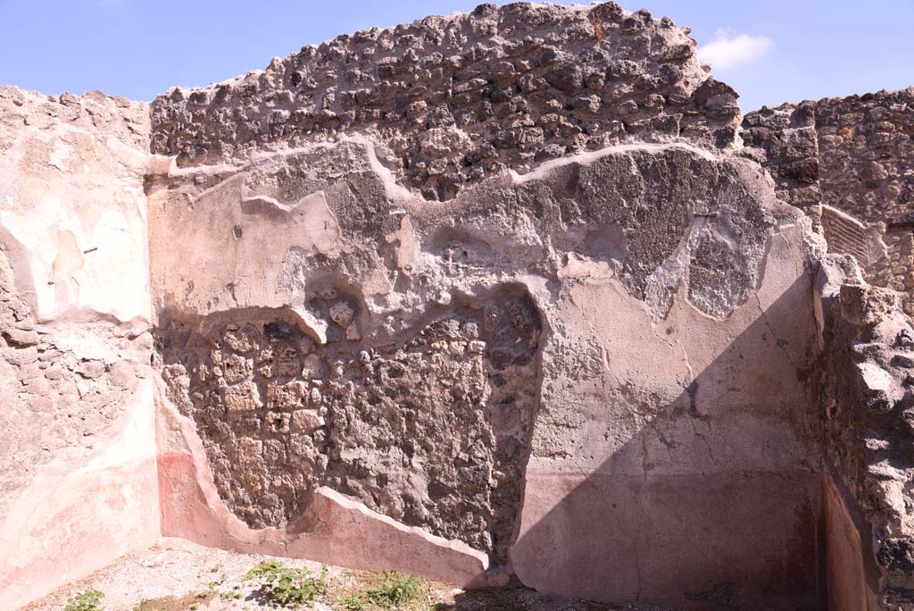I.4.22 Pompeii. October 2019. East wall of room c.
Foto Tobias Busen, ERC Grant 681269 DCOR.
