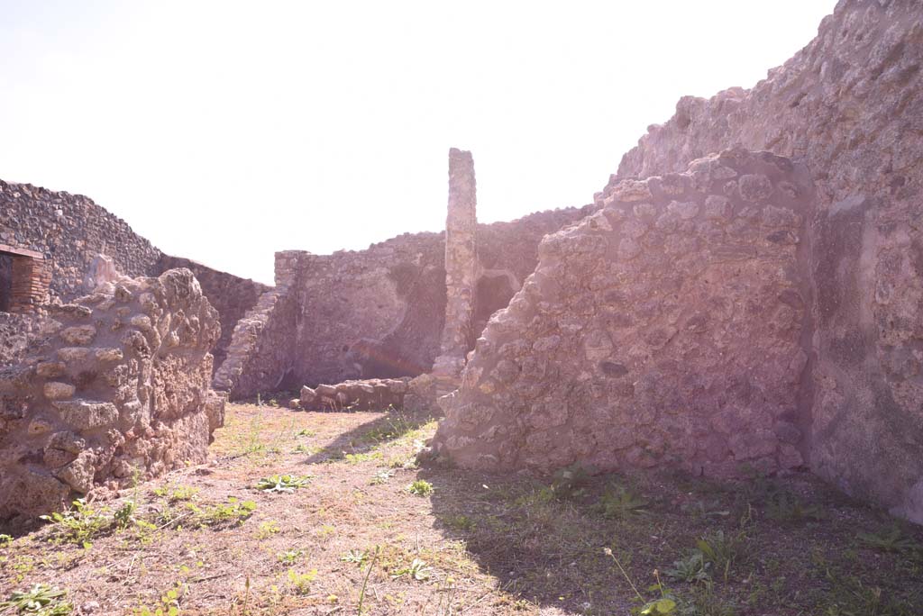 I.4.22 Pompeii. October 2019. South wall of room d, looking towards doorway to room e. 
Foto Tobias Busen, ERC Grant 681269 DCOR.
