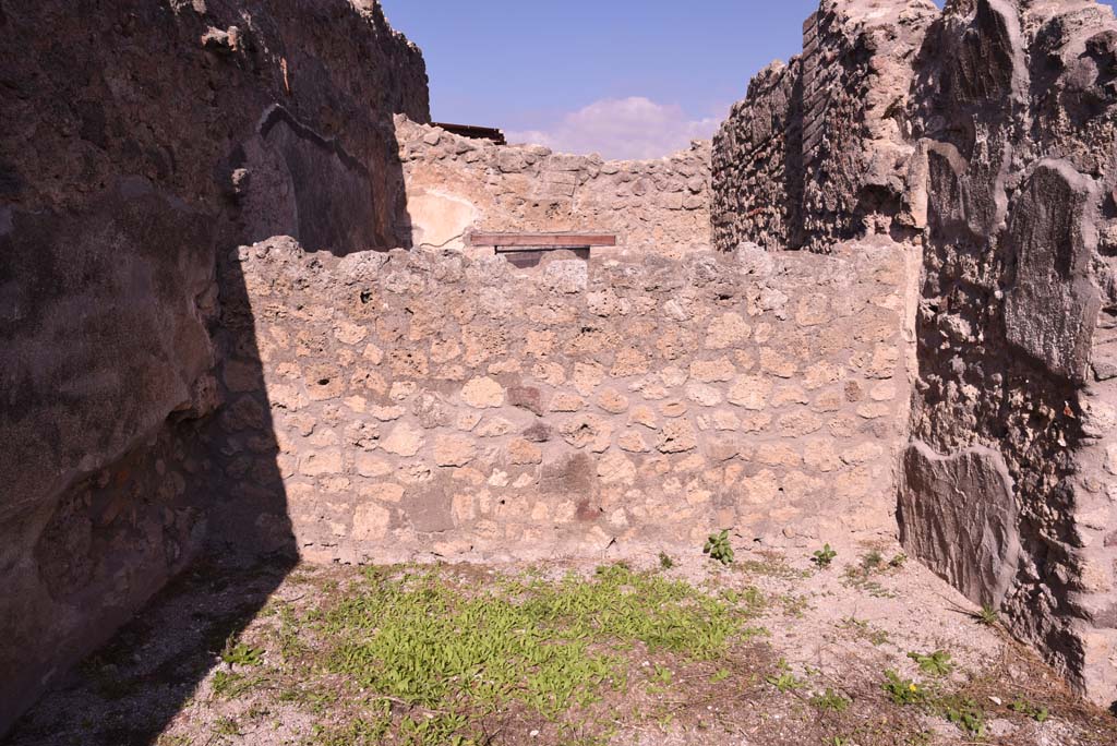 I.4.22 Pompeii. October 2019. Looking north into room d.
Foto Tobias Busen, ERC Grant 681269 DCOR.
