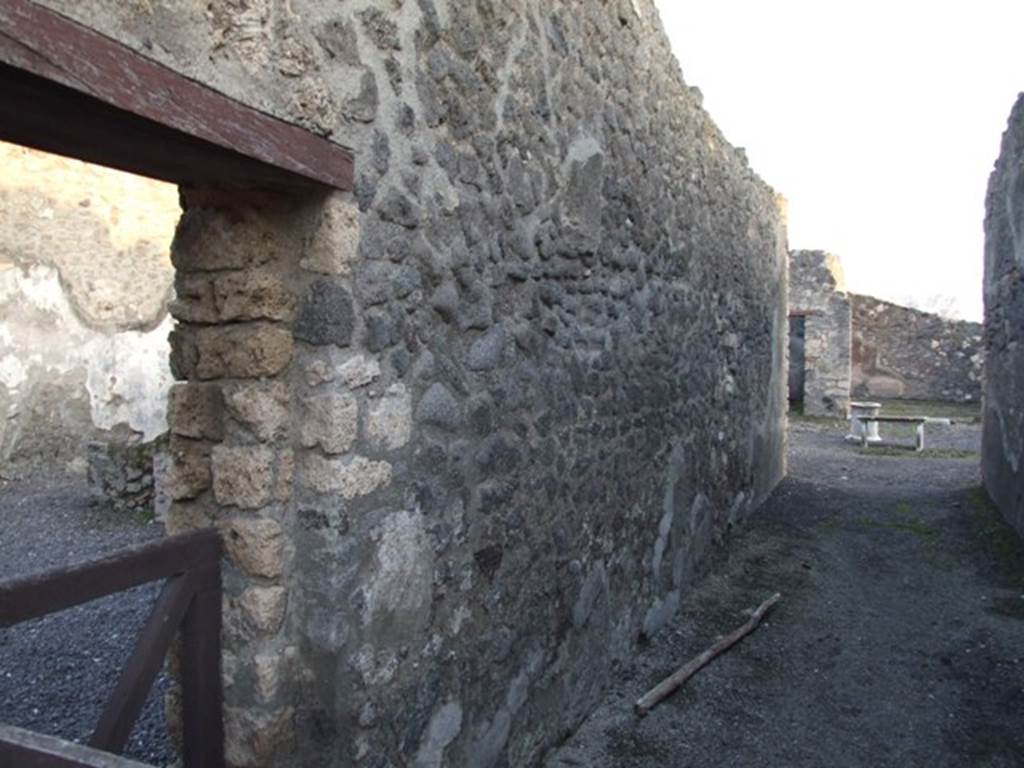 I.4.22 Pompeii. December 2007. East wall of fauces.