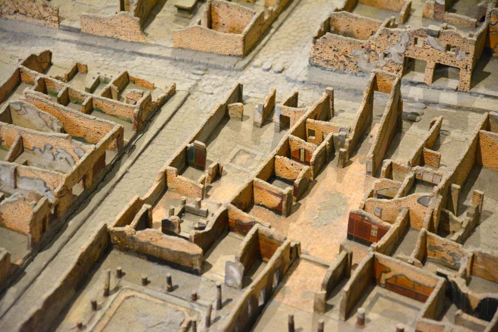I.4.25/I.4.5 Pompeii. May 2019. Detail from model in Naples Archaeological Museum.
Looking west from near tablinum 14, and Corridor 15, lower centre, towards atrium 6 and entrance doorway of I.4.5, upper right.
Foto Tobias Busen, ERC Grant 681269 DCOR.
