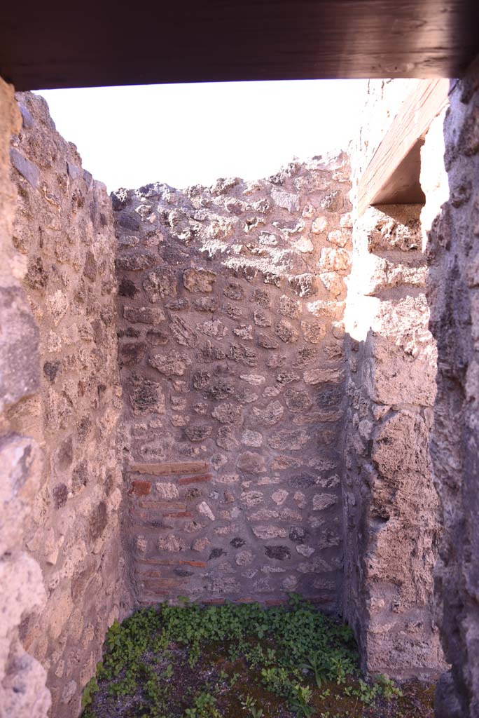 I.4.25/I.4.5 Pompeii. October 2019. 
Small room 5, looking west from entrance in south-west corner of atrium 6, with other doorway from fauces, on right. 
Foto Tobias Busen, ERC Grant 681269 DCOR.
