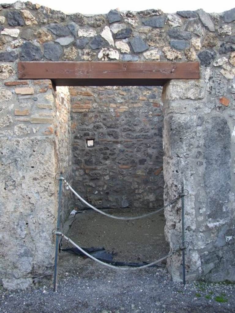I.4.25 Pompeii. December 2007. Doorway to room 7, cubiculum on south side of atrium of I.4.5.