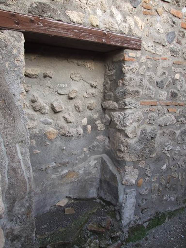 I.4.25 Pompeii. December 2007. Room 8, niche in east wall in cubiculum on south side of atrium of I.4.5. 