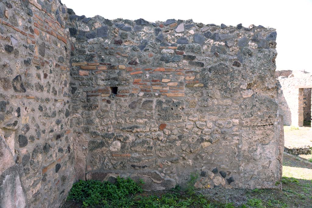 I.4.25/1.4.5 Pompeii. October 2019. South ala 12, looking towards west wall.
Foto Tobias Busen, ERC Grant 681269 DCOR.
