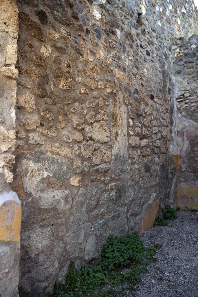 I.4.25/1.4.5 Pompeii. October 2019. Cubiculum 11, looking through doorway towards west wall.
Foto Tobias Busen, ERC Grant 681269 DCOR.
