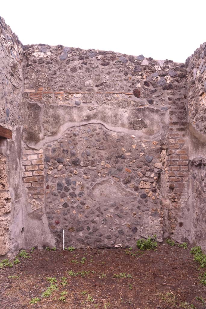 I.4.25 Pompeii. September 2019. Room 49, south wall, with doorway to atrium, on left.
Foto Tobias Busen, ERC Grant 681269 DÉCOR