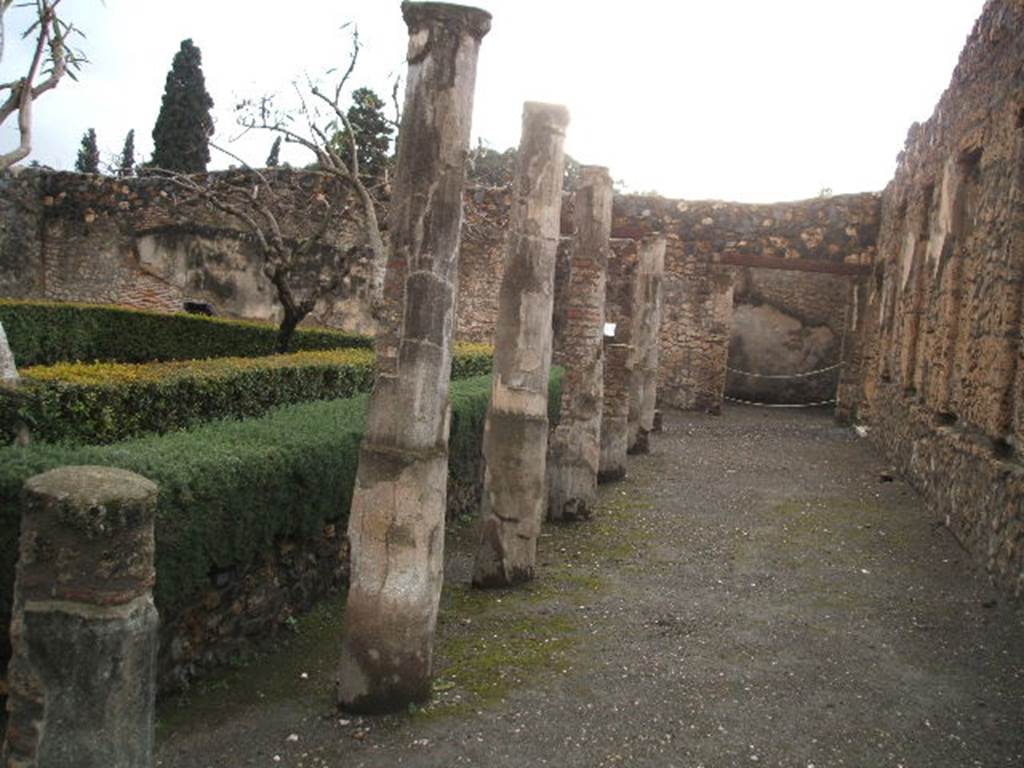 I.4.25 Pompeii. December 2004. Lower peristyle 32, looking west along north side towards room 36.