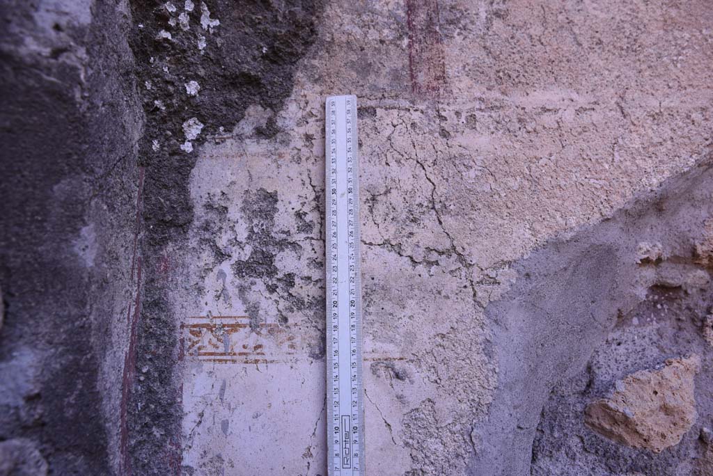 I.4.25 Pompeii. October 2019. Room 33, detail of remaining painted decoration from east wall.
Foto Tobias Busen, ERC Grant 681269 DÉCOR.
