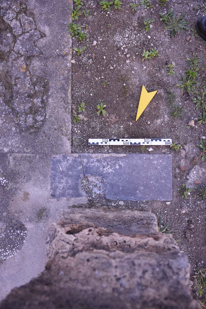 I.4.25 Pompeii. October 2019. Room 34, detail of doorway threshold at north end of doorway. 
Foto Tobias Busen, ERC Grant 681269 DÉCOR.
