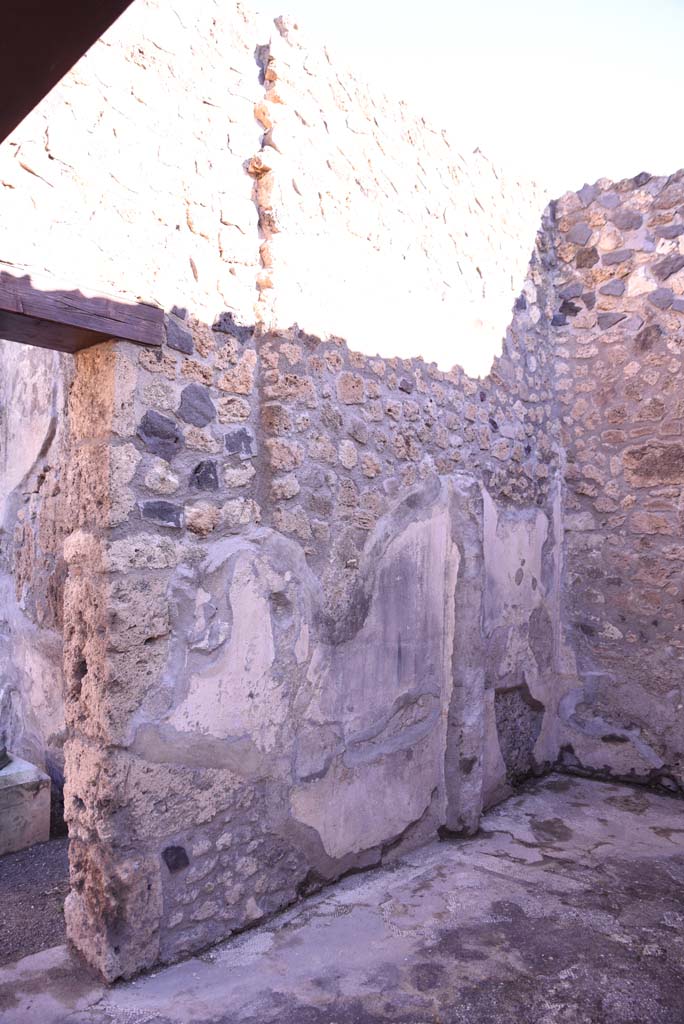 I.4.25 Pompeii. October 2019. 
Room 34, looking towards north wall, with alcove for a bed, on right.
Foto Tobias Busen, ERC Grant 681269 DÉCOR.
