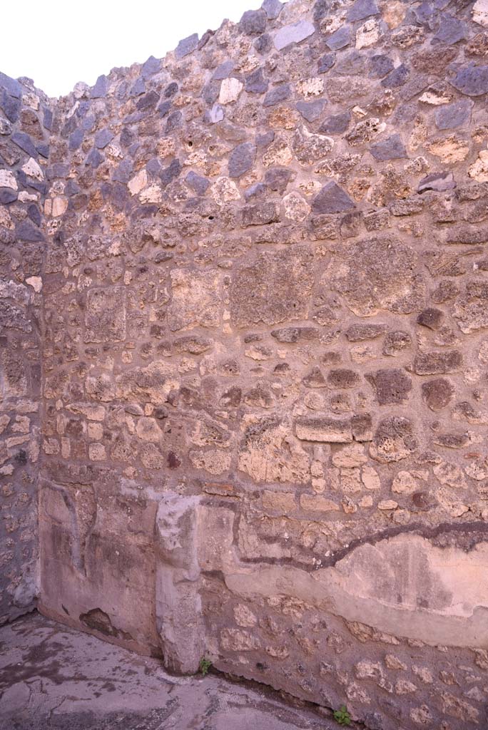 I.4.25 Pompeii. October 2019. Room 34, south wall, with alcove for bed, on left.
Foto Tobias Busen, ERC Grant 681269 DÉCOR.

