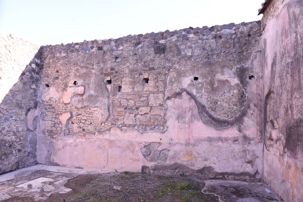 I.4.25 Pompeii. October 2019. Room 35, looking towards east wall.
Foto Tobias Busen, ERC Grant 681269 DÉCOR.

