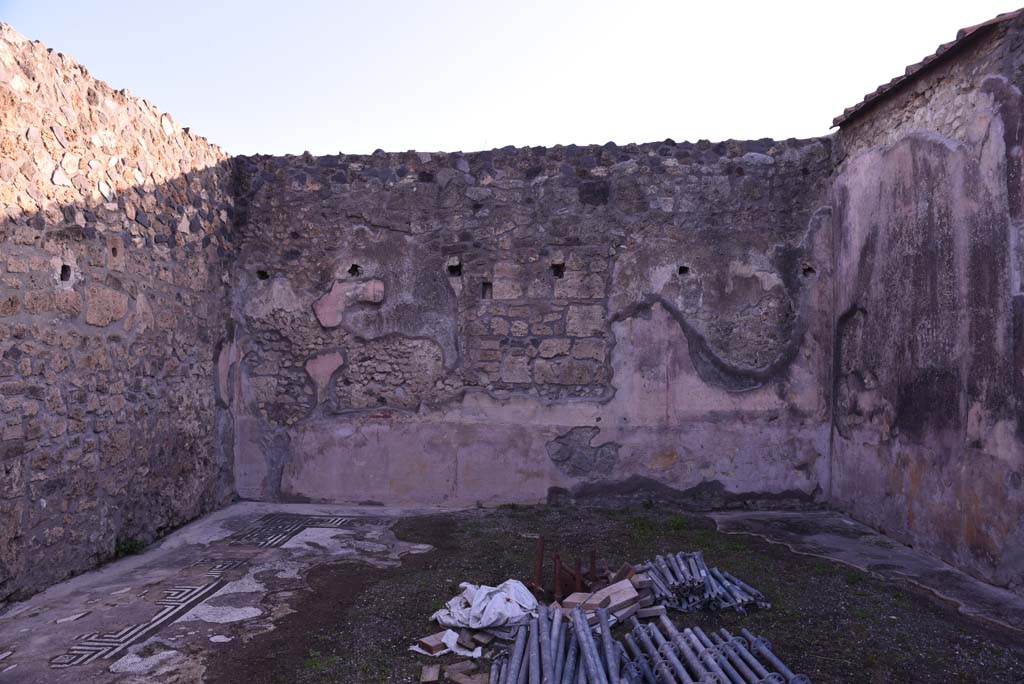 I.4.25 Pompeii. October 2019. Room 35, looking towards east wall.
Foto Tobias Busen, ERC Grant 681269 DÉCOR.
