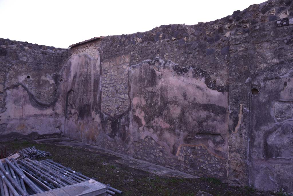 I.4.25 Pompeii. October 2019. Room 35, looking towards south wall.
Foto Tobias Busen, ERC Grant 681269 DÉCOR.
