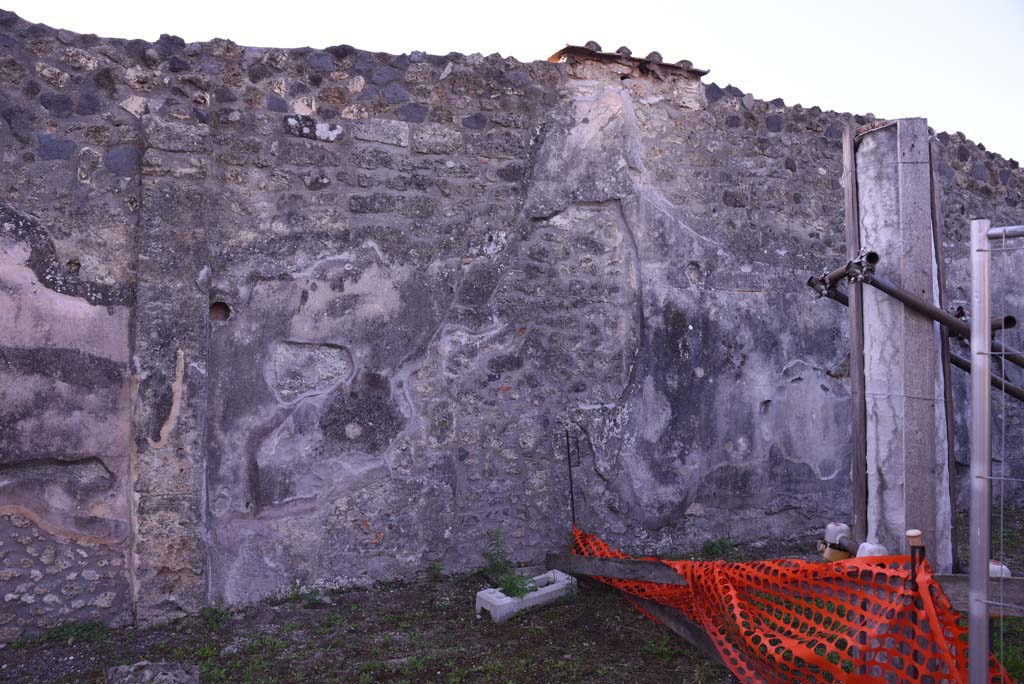 I.4.25 Pompeii. October 2019. Lower Peristyle 32, south wall in south-east corner.
Foto Tobias Busen, ERC Grant 681269 DCOR.
