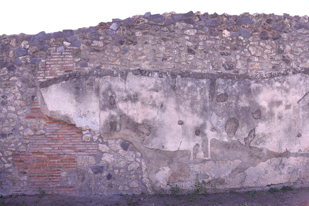 I.4.25 Pompeii. October 2019. Lower Peristyle 32, continuation of west wall from south-west corner.
Foto Tobias Busen, ERC Grant 681269 DCOR.
