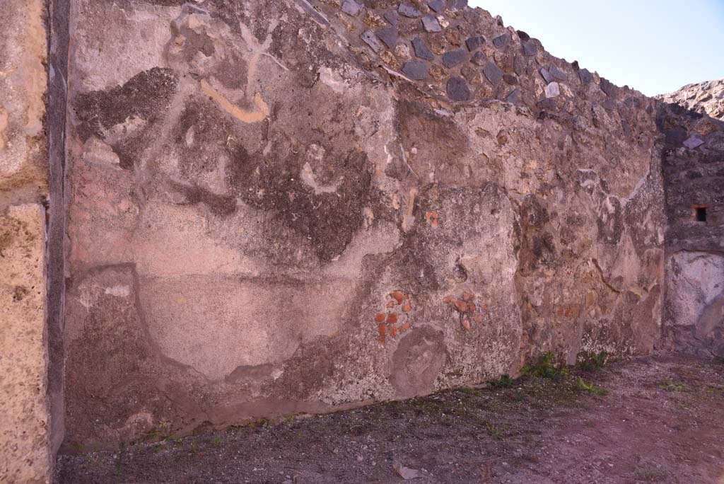 I.4.25 Pompeii. October 2019. Room 37, looking towards south wall.
Foto Tobias Busen, ERC Grant 681269 DCOR.
