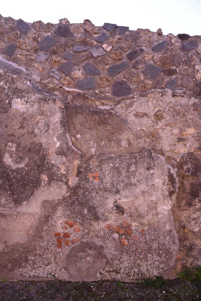 I.4.25 Pompeii. October 2019. Room 37, detail from centre of south wall.
Foto Tobias Busen, ERC Grant 681269 DCOR.

