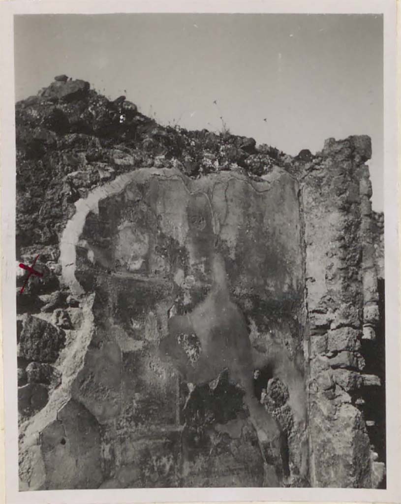 I.4.25 Pompeii. Pre-1943. Room 37, upper north wall at east end?
According to Warscher, this shows the north wall: 
with a part of the recess remaining after the painting of Io, Argo and Mercury was removed and transferred to the museum.
See Warscher, T. 1942. Catalogo illustrato degli affreschi del Museo Nazionale di Napoli. Sala LXXXII. Vol.4. Rome, Swedish Institute
