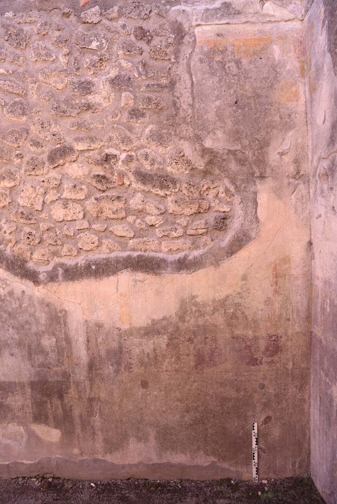 I.4.25 Pompeii. October 2019.   
Room 36, detail of south wall at west end in south-west corner of cubiculum.
Foto Tobias Busen, ERC Grant 681269 DCOR.
