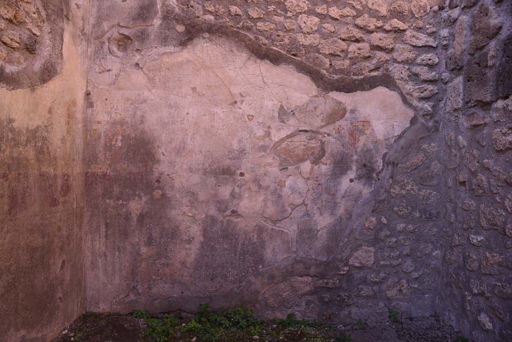 I.4.25 Pompeii. October 2019. Room 36, detail of west wall of cubiculum.
Foto Tobias Busen, ERC Grant 681269 DCOR.
