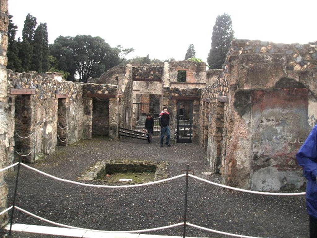 I.4.25 /1.4.5 Pompeii. December 2004. Room 14, tablinum, looking west towards entrance at I.4.5.