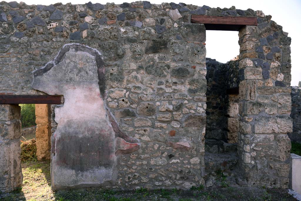 I.4.25/1.4.5 Pompeii. October 2019. 
Tablinum 14, south wall with doorway into room 36, on left, and to room 16, steps to an upper floor, on right.
Foto Tobias Busen, ERC Grant 681269 DCOR.

