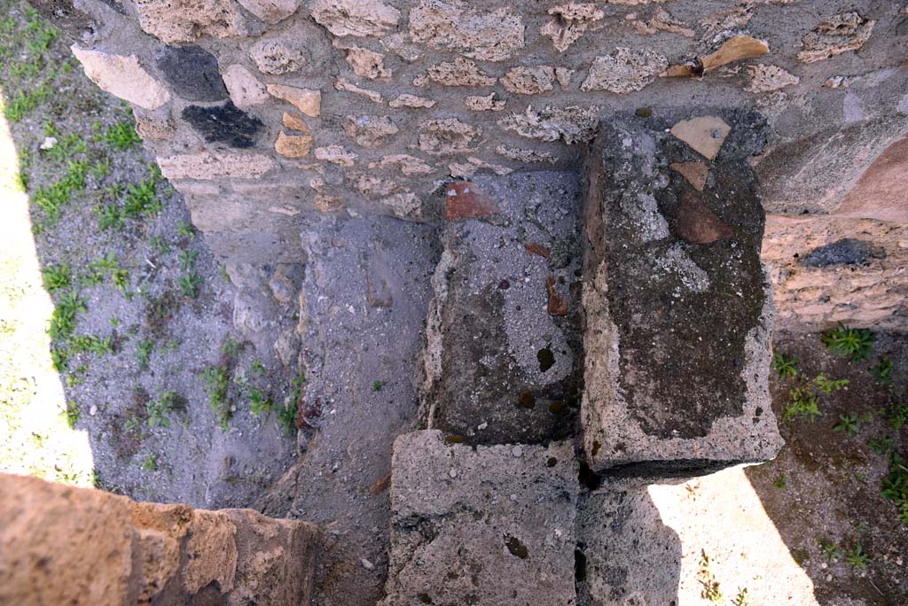 I.4.25/1.4.5 Pompeii. October 2019. Room 16, steps to upper floor against east wall, with doorway into Tablinum 14, on left.
Foto Tobias Busen, ERC Grant 681269 DCOR.
