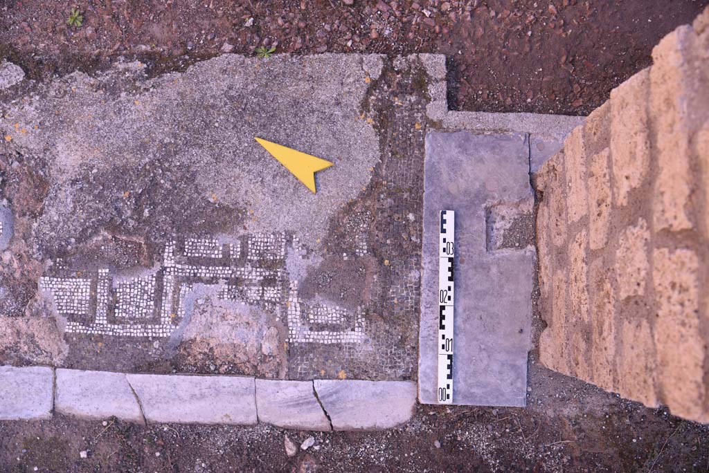 I.4.5 Pompeii. October 2019. Room 19, detail from south end of doorway threshold.
Foto Tobias Busen, ERC Grant 681269 DÉCOR.
