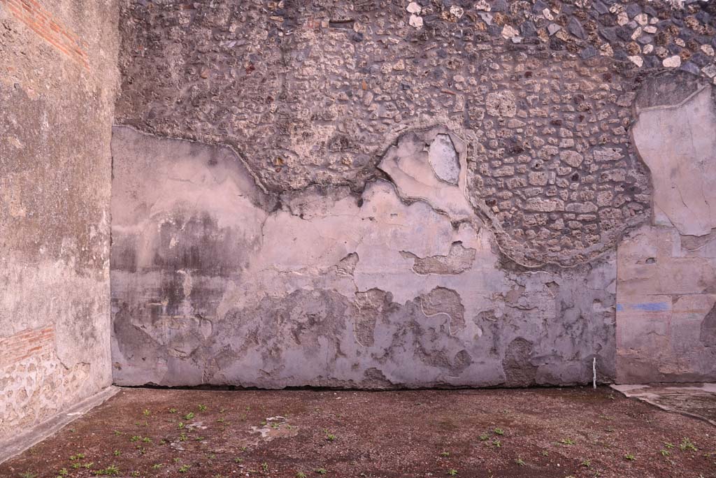 I.4.5 Pompeii. October 2019. Room 19, looking towards south-east corner and east end of south wall.
Foto Tobias Busen, ERC Grant 681269 DÉCOR.

