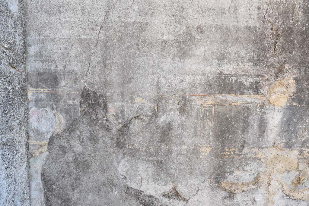 I.4.5 Pompeii. October 2019. Room 19, detail of remaining painted decoration from east end of south wall in south-east corner.
Foto Tobias Busen, ERC Grant 681269 DÉCOR.
