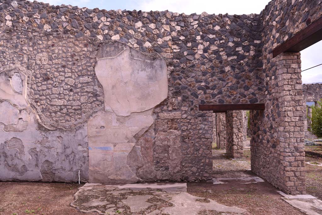 I.4.5 Pompeii. October 2019. Room 19, west end of south wall, with doorway into room 20.
Foto Tobias Busen, ERC Grant 681269 DÉCOR.
