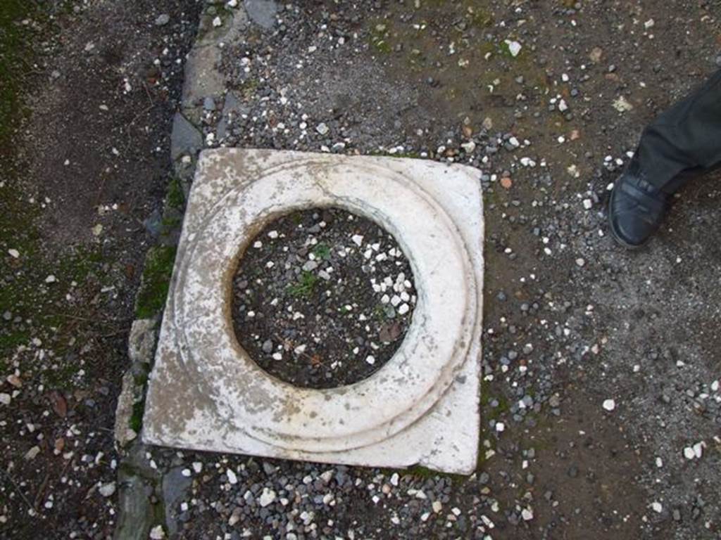 I.4.25 Pompeii. December 2007. Cistern mouth in east side of middle peristyle 17.