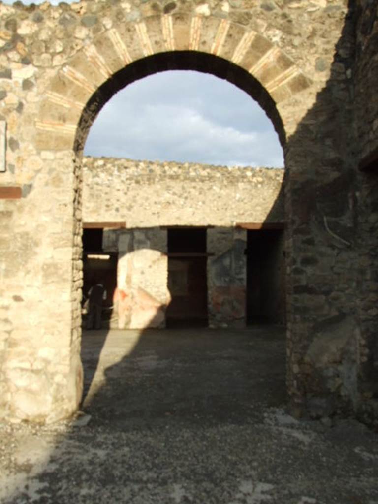 I.4.25 Pompeii. December 2006. View from middle peristyle through arch into room 21.