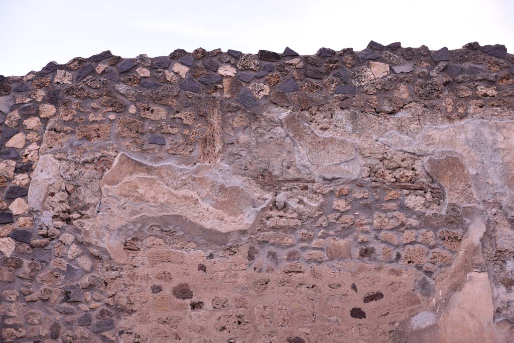 I.4.25 Pompeii. October 2019. Room 21, detail of upper north wall.
Foto Tobias Busen, ERC Grant 681269 DCOR.

