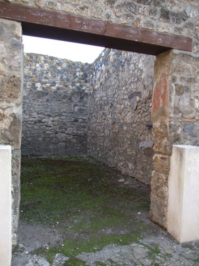 I.4.25 Pompeii. December 2007. Doorway to room 30, triclinium. Looking south.