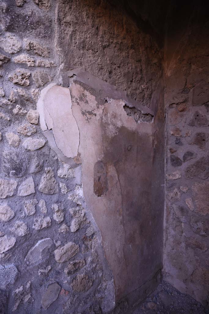 I.4.5 Pompeii. October 2019. Room 31, east wall in south-east corner.
Foto Tobias Busen, ERC Grant 681269 DCOR.


