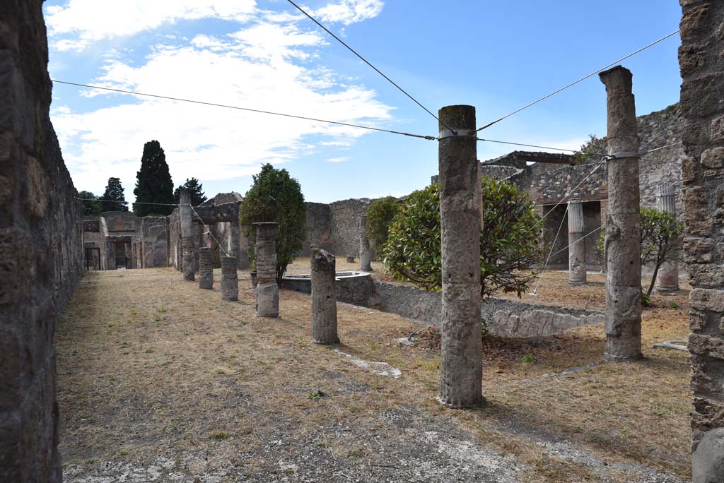 I.4.25 Pompeii. September 2020. Middle Peristyle 17, looking north-west across peristyle garden from south portico. 
Foto Tobias Busen, ERC Grant 681269 DÉCOR
