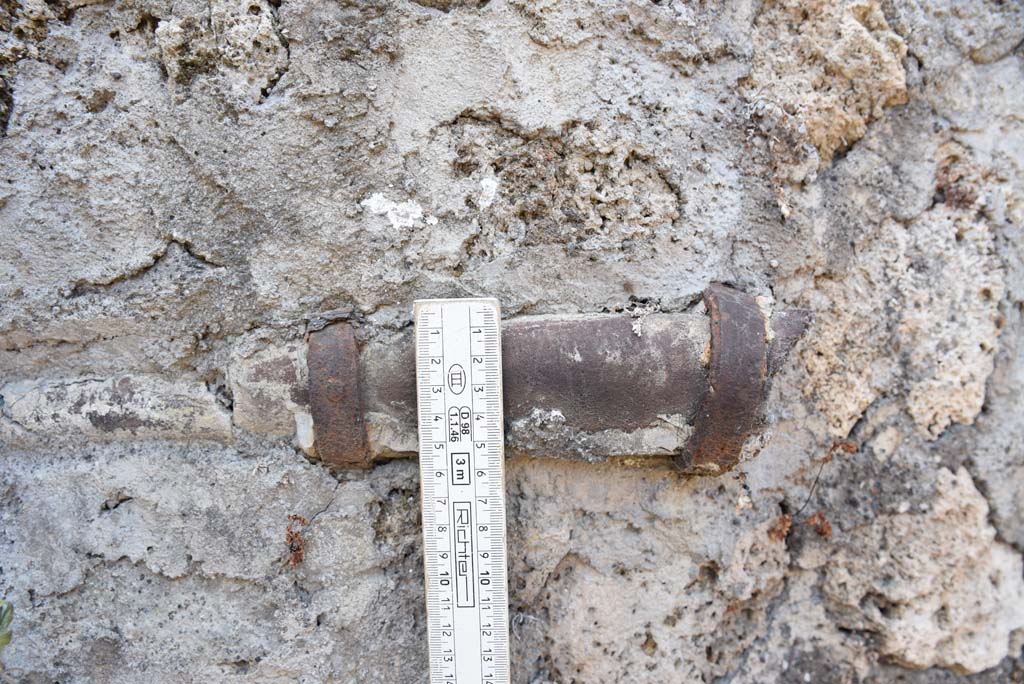 I.4.25 Pompeii. September 2020. Middle Peristyle 17, detail of lead pipe from rear east wall of pool.     
Foto Tobias Busen, ERC Grant 681269 DÉCOR

