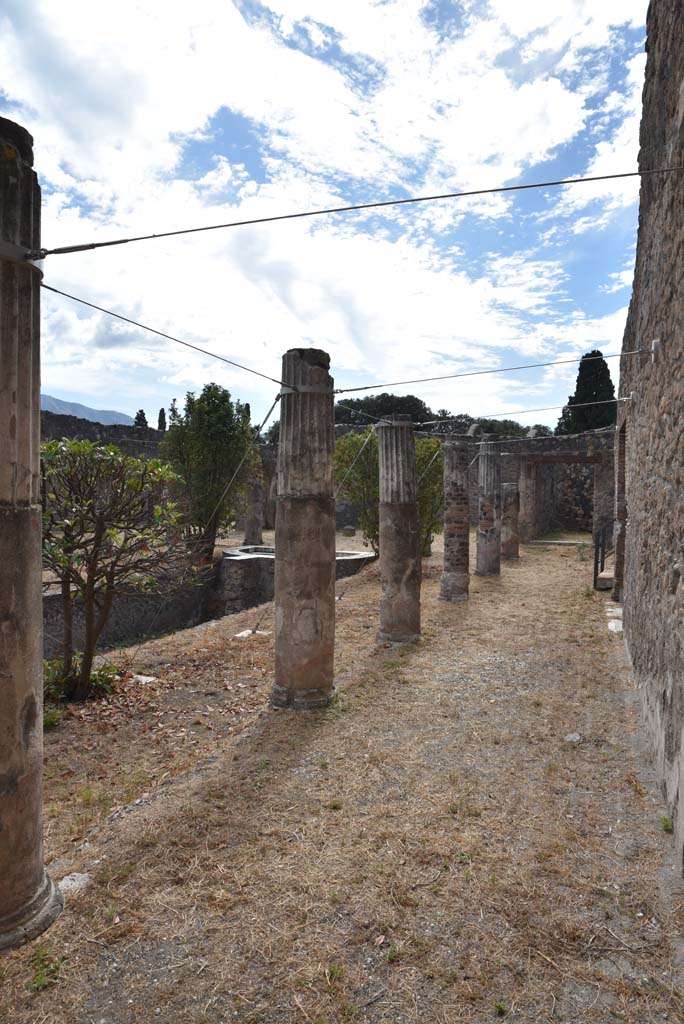 I.4.25 Pompeii. September 2020. Middle Peristyle 17, looking west along north portico.  
Foto Tobias Busen, ERC Grant 681269 DÉCOR
