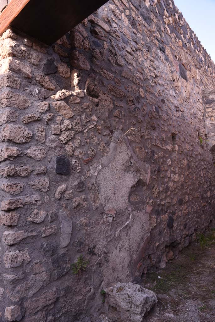 I.4.25/I.4.5 Pompeii. October 2019.  
Unnumbered corridor/room, looking east along north wall. 
Foto Tobias Busen, ERC Grant 681269 DCOR.

