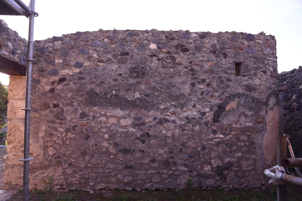 I.4.25/I.4.5 Pompeii. October 2019. Atriolo 43, looking towards south wall. 
Foto Tobias Busen, ERC Grant 681269 DCOR.
