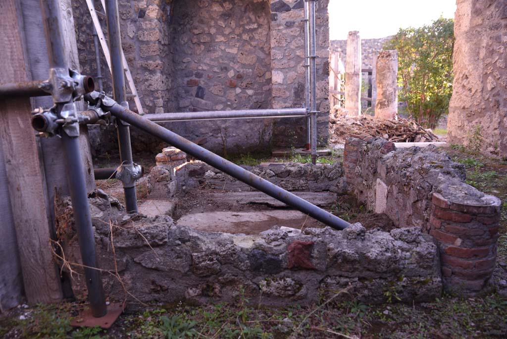 I.4.25/I.4.5 Pompeii. October 2019. Atriolo 43, looking east across impluvium.
Foto Tobias Busen, ERC Grant 681269 DCOR.
